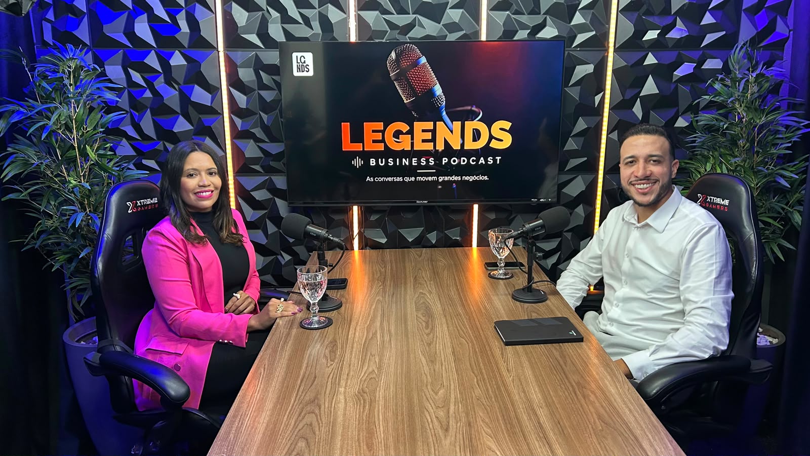 Apresentação ao microfone em evento do Legends Business Club